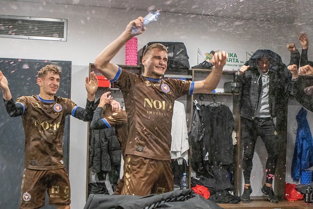 基和波斯特 基和波斯特